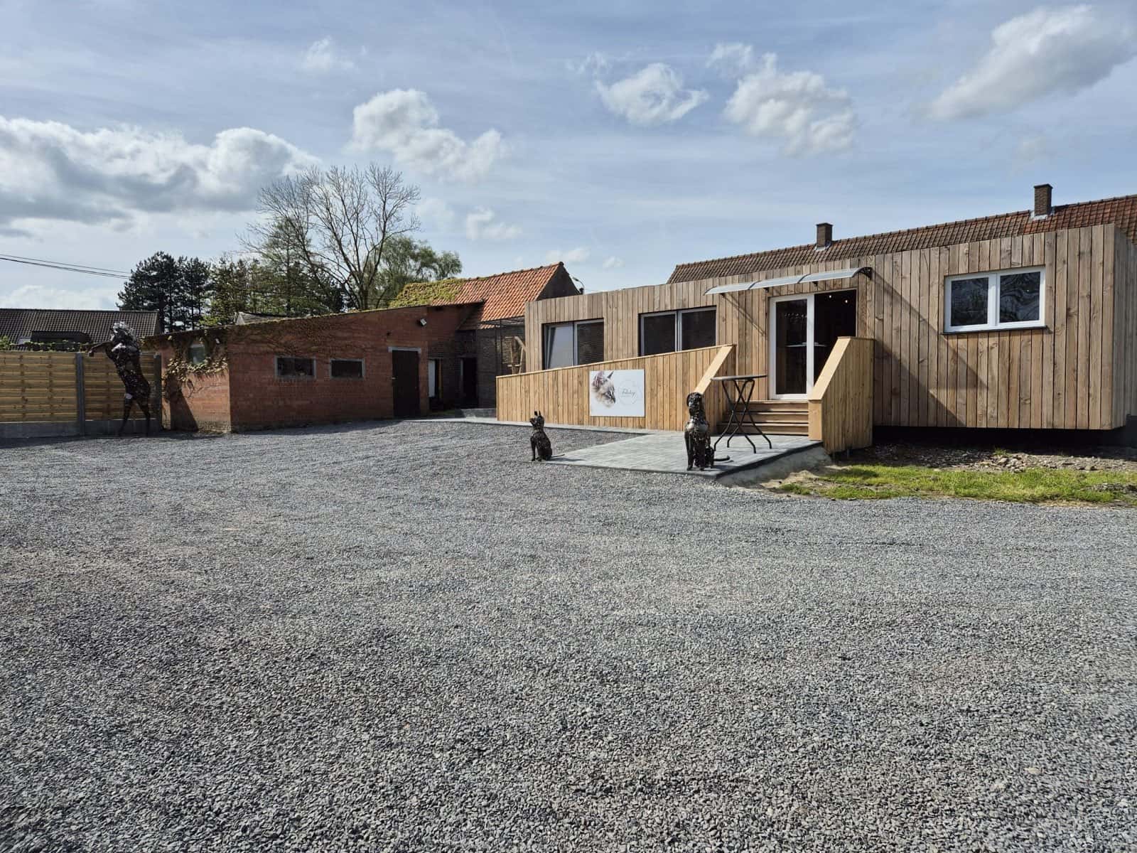 De gevel van Feliday: kattenhotel en trimsalon aan de Lammersdam in Wingene